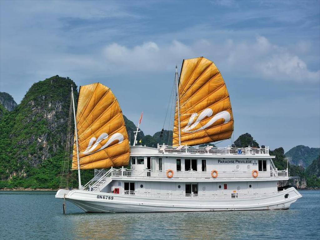 PARADISE PRIVILEGE CRUISE